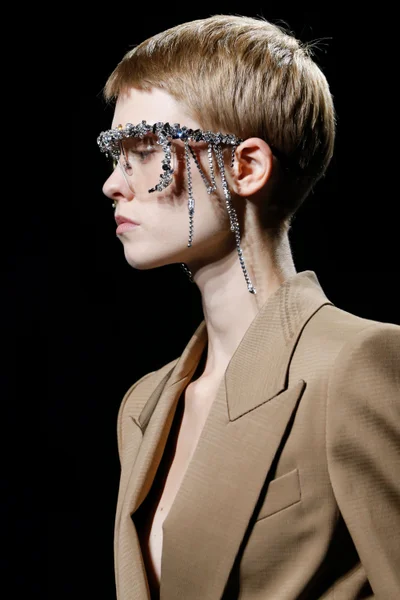Look 43